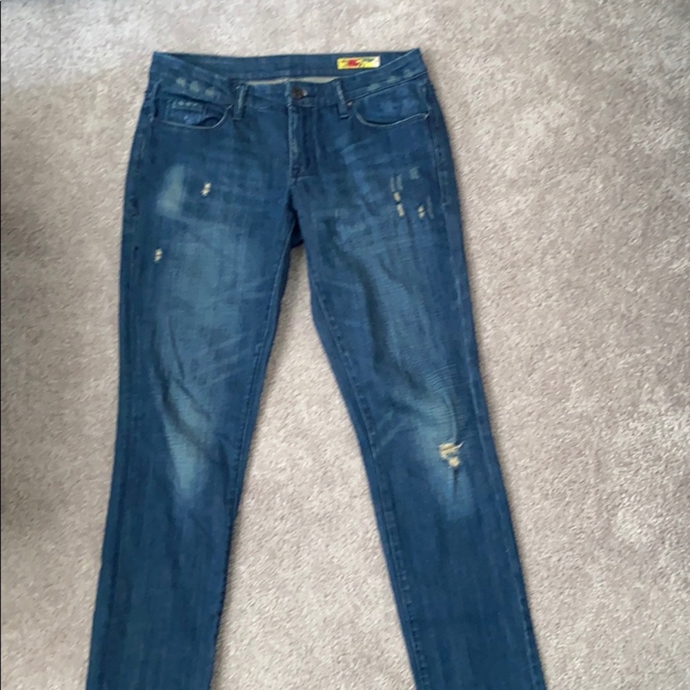 WOMEN’S STUDDED JEANS